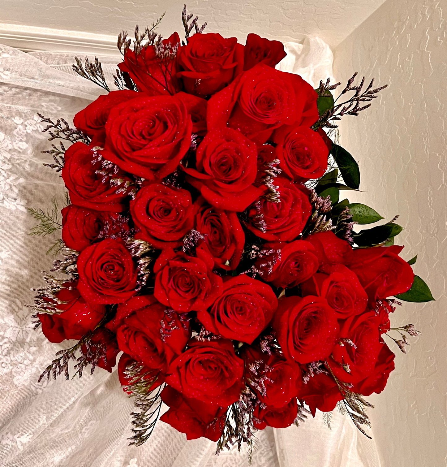 Three-dimensional heart-shaped rose arrangement with layered design