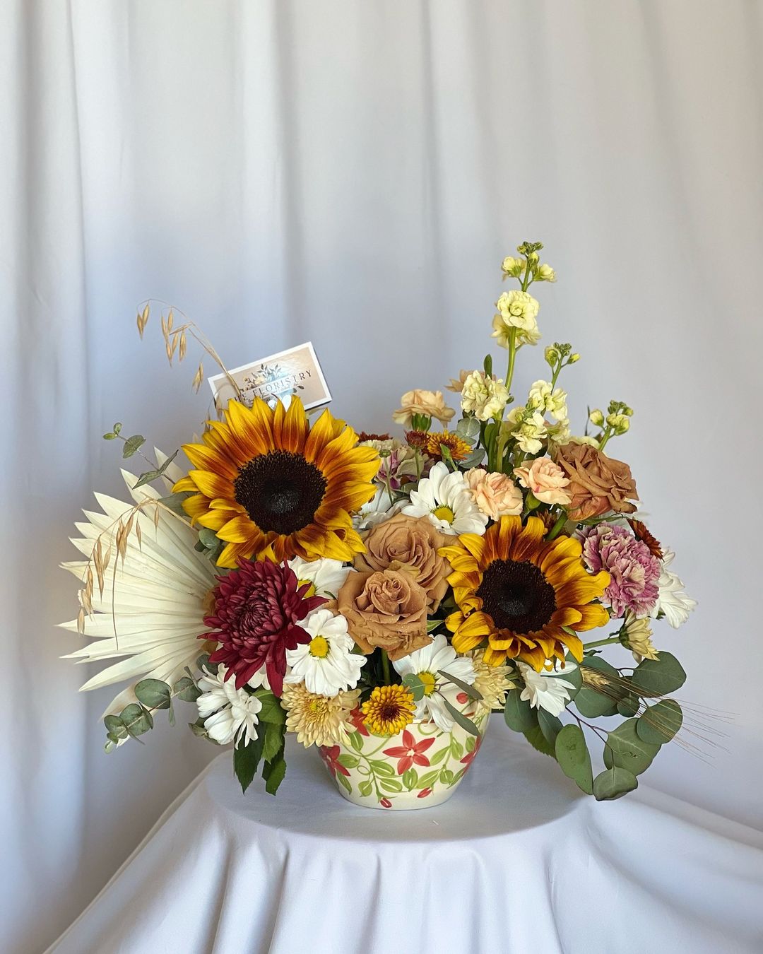 Autumn bouquet with warm earthy tones, seasonal blooms, and fall-inspired foliage.
