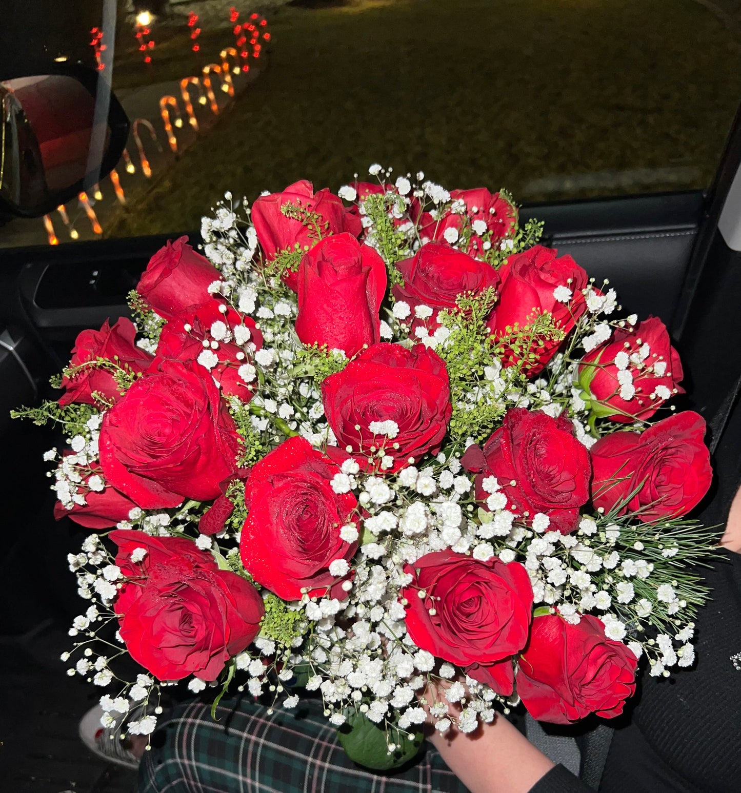 Elegant hand-arranged long red roses, ideal for anniversaries, Valentine’s Day, or special celebrations in gilbert Arizona.
